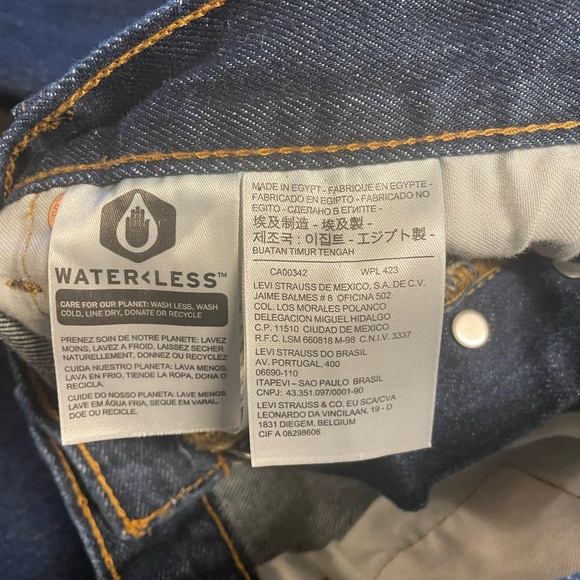 501 Levi Strauss and Company  Jeans. W38 L 32 - Picture 3 of 9